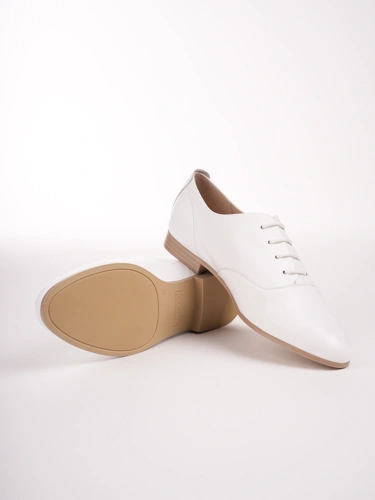 Białe loafersy damskie CAPRICE (4)