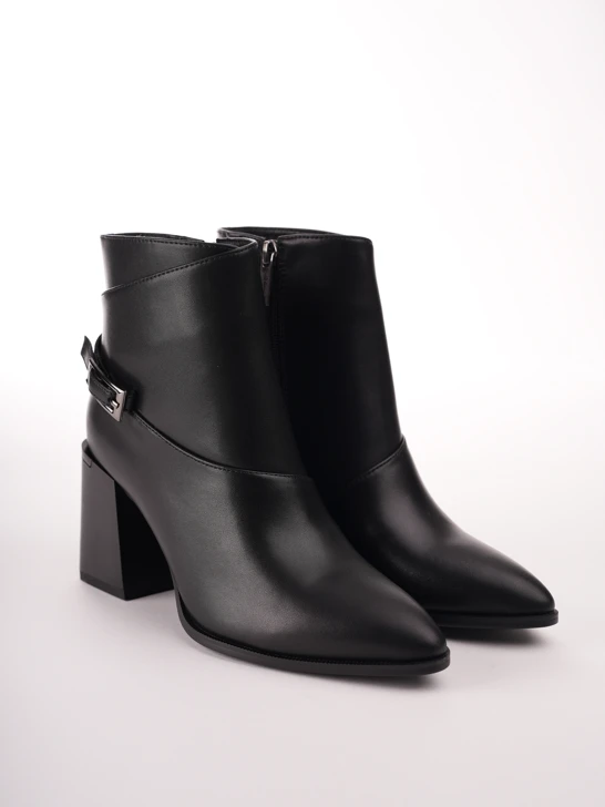 PASS – damskie czarne buty do kostki