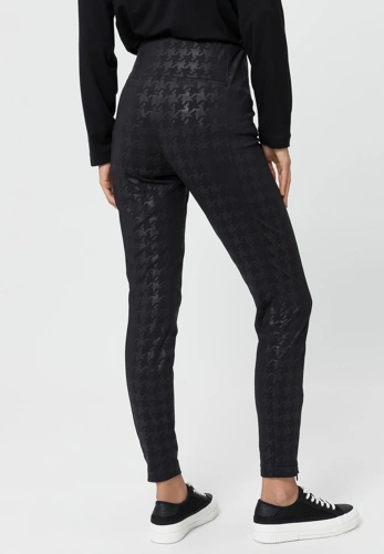 Spodnie TUZZI czarne z nadrukowanym wzorem BLACK&WH (3)