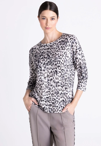 TUZZI QUIET WILD – damska koszulka w panterkę z rękawami typu kimono TUZZI QUIET WILD – damska koszulka w panterkę z rękawami typu kimono