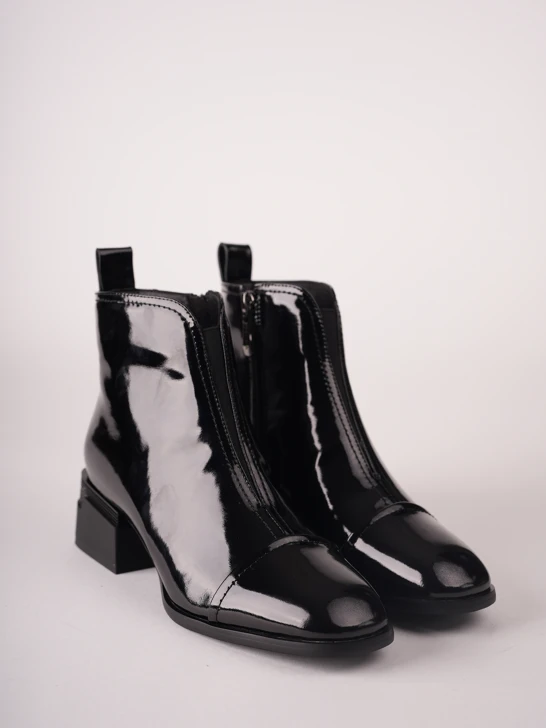 KARISMA – damskie czarne lakierowane buty do kostki